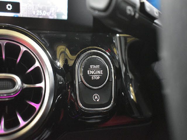 MERCEDES BENZ GLA CL 2020 Image 31