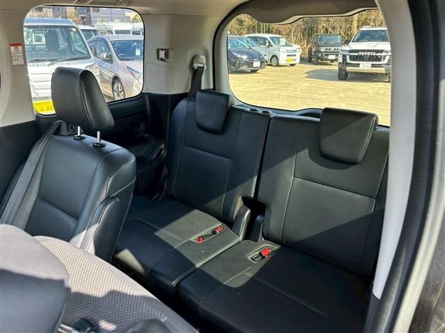 TOYOTA ESQUIRE 2016 Image 31