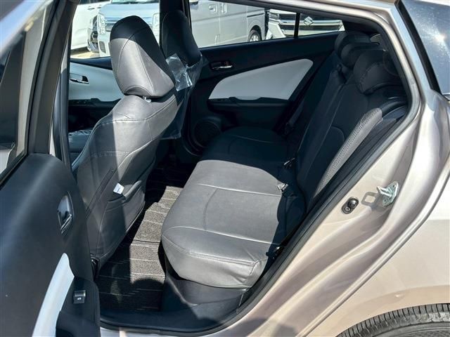 TOYOTA PRIUS 2016 Image 31