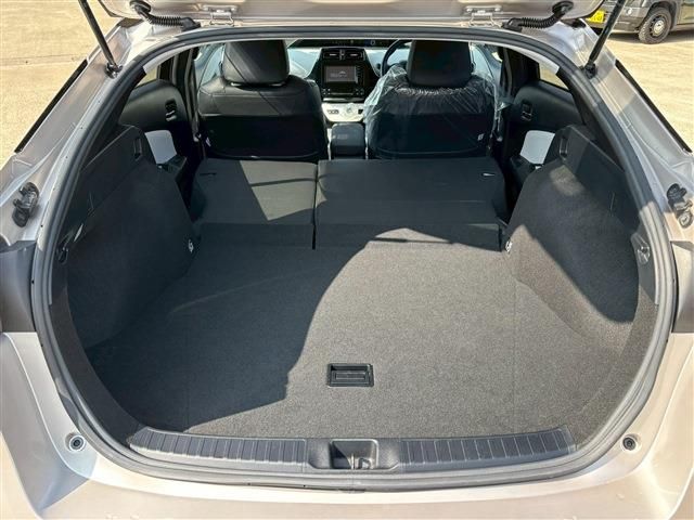 TOYOTA PRIUS 2016 Image 31