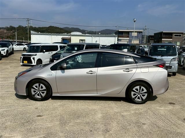 TOYOTA PRIUS 2016 Image 31