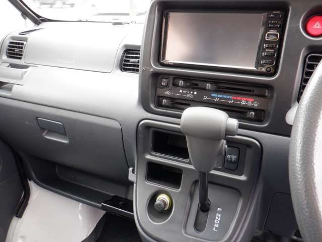 DAIHATSU HIJET DECKVAN 4WD 2015 Image 31