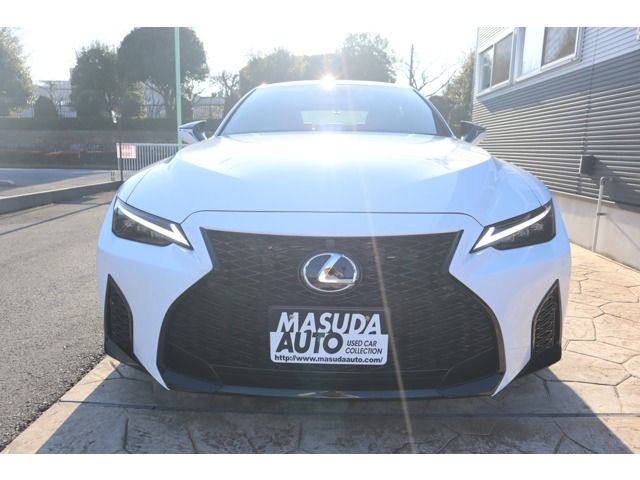 TOYOTA LEXUS IS300H 2023 Image 31