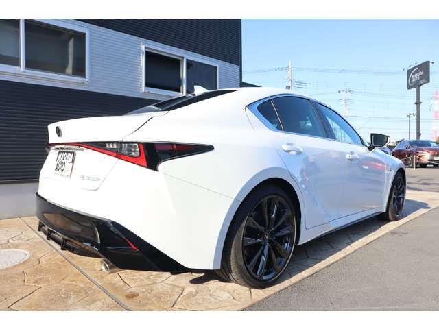 TOYOTA LEXUS IS300H 2023 Image 31