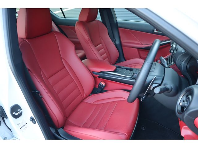 TOYOTA LEXUS IS300H 2023 Image 31