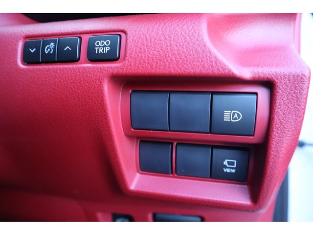 TOYOTA LEXUS IS300H 2023 Image 31