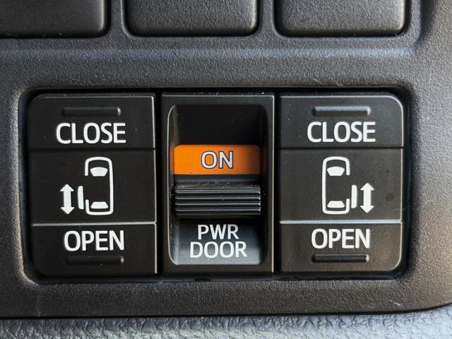 TOYOTA ESQUIRE 2014 Image 31