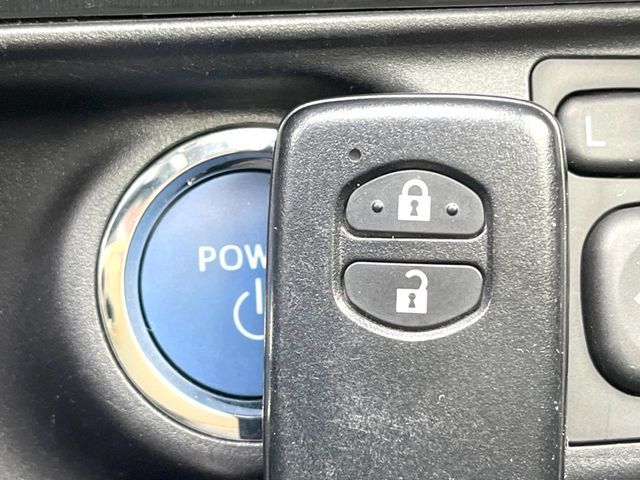 TOYOTA AQUA 2017 Image 31