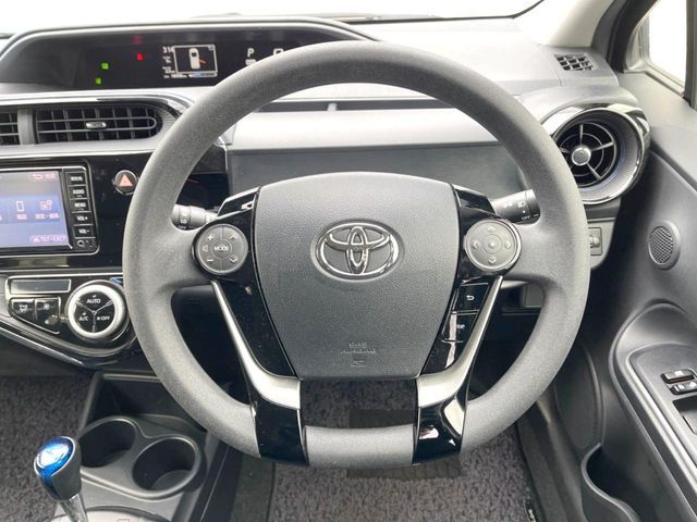 TOYOTA AQUA 2017 Image 31