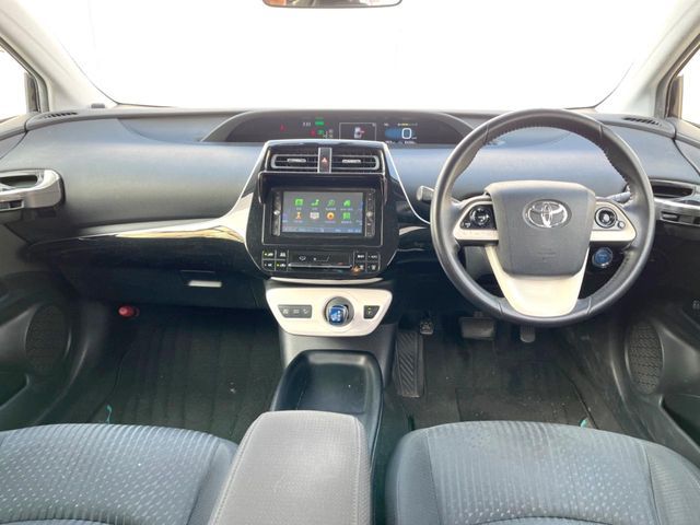 TOYOTA PRIUS 2017 Image 31