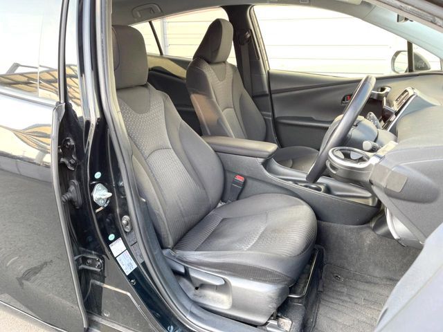 TOYOTA PRIUS 2017 Image 31