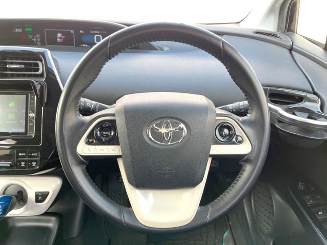 TOYOTA PRIUS 2017 Image 31