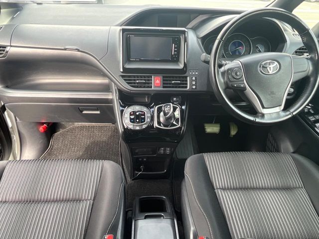 TOYOTA NOAH HYBRID 2017 Image 31