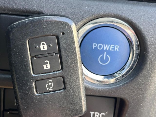 TOYOTA NOAH HYBRID 2017 Image 31