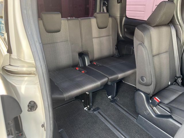 TOYOTA NOAH HYBRID 2017 Image 31