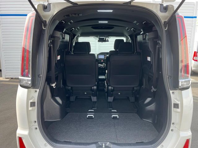 TOYOTA NOAH HYBRID 2017 Image 31