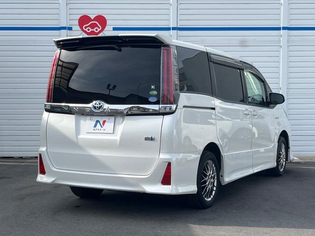 TOYOTA NOAH HYBRID 2017 Image 31