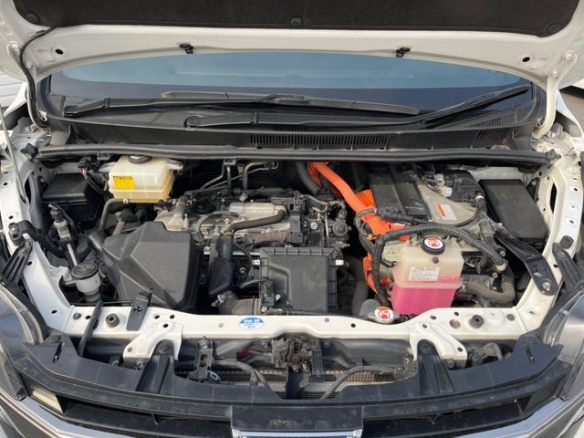 TOYOTA NOAH HYBRID 2017 Image 31