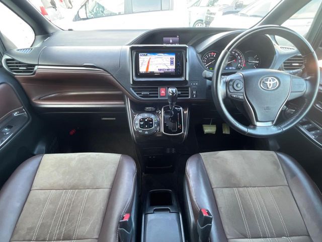 TOYOTA ESQUIRE 2018 Image 31