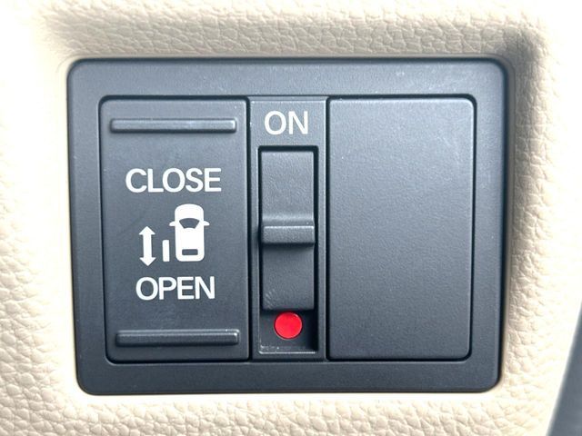 HONDA N BOX 2018 Image 31