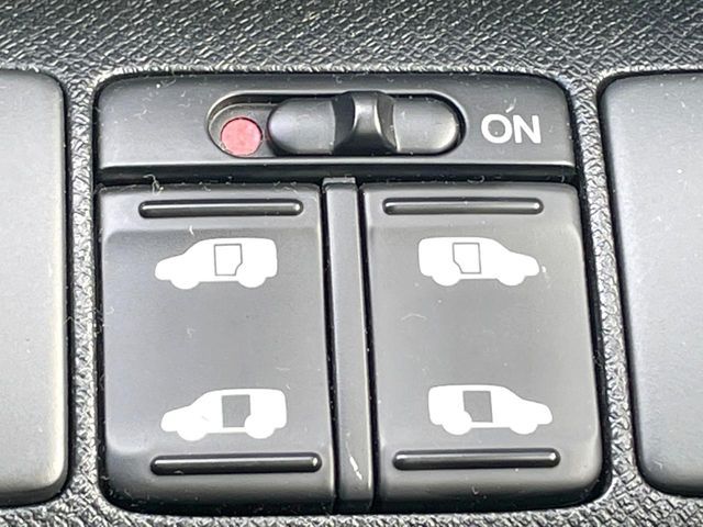 HONDA STEPWAGON SPADA 2013 Image 31