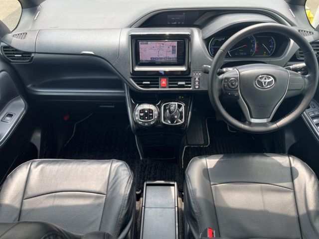 TOYOTA VOXY HYBRID 2017 Image 31