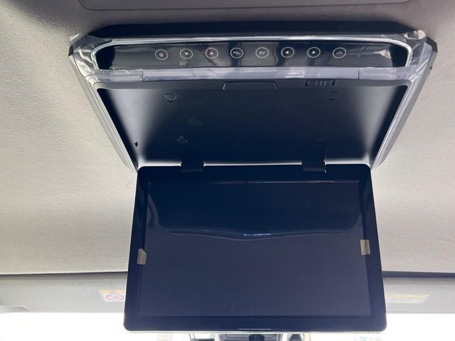 TOYOTA VOXY HYBRID 2017 Image 31