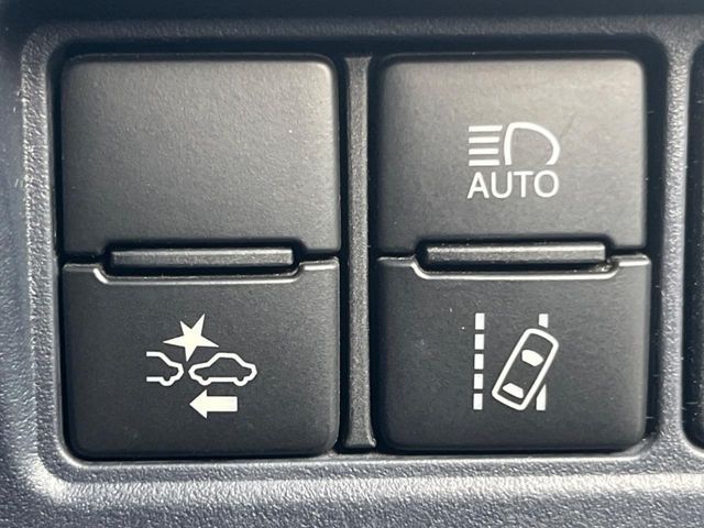 TOYOTA VOXY HYBRID 2017 Image 31