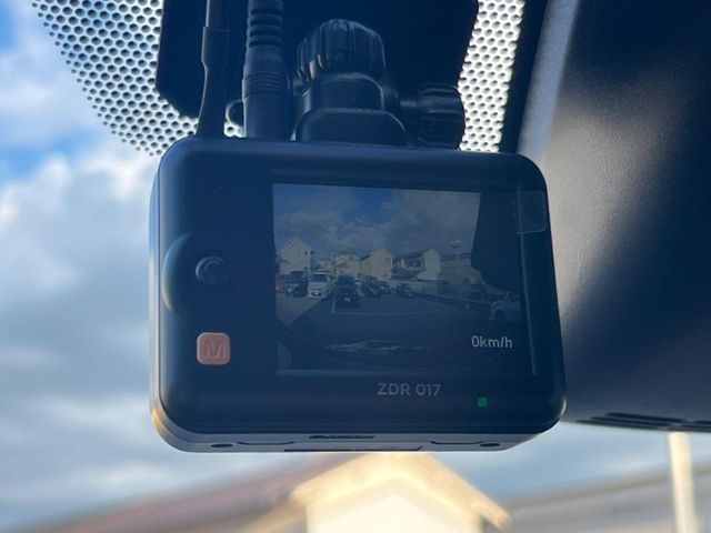 TOYOTA VOXY HYBRID 2017 Image 31