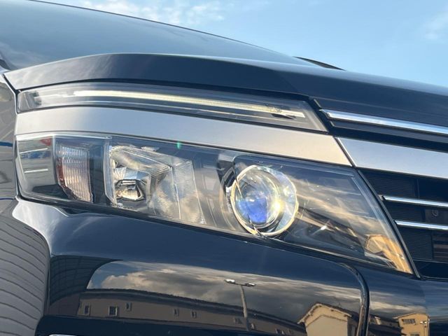 TOYOTA VOXY HYBRID 2017 Image 31