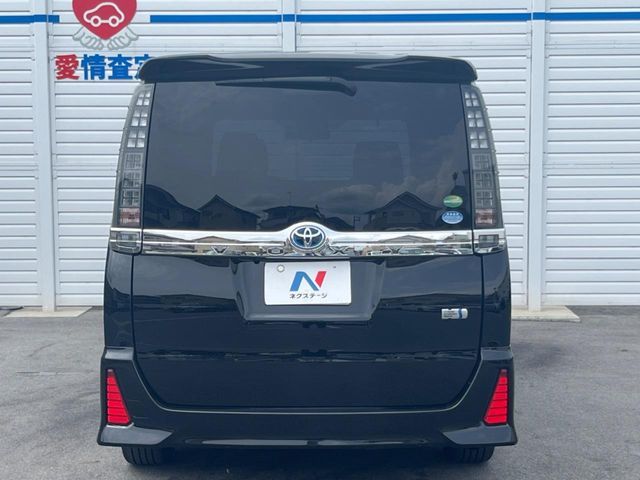TOYOTA VOXY HYBRID 2017 Image 31