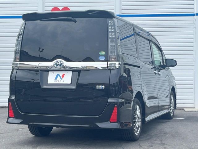 TOYOTA VOXY HYBRID 2017 Image 31