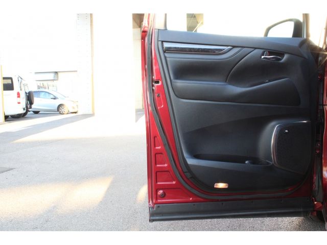 TOYOTA ALPHARD HYBRID 4WD 2019 Image 31