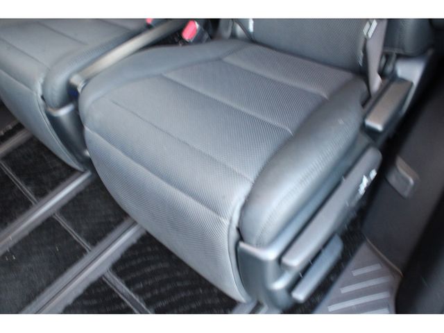 TOYOTA ALPHARD HYBRID 4WD 2019 Image 31