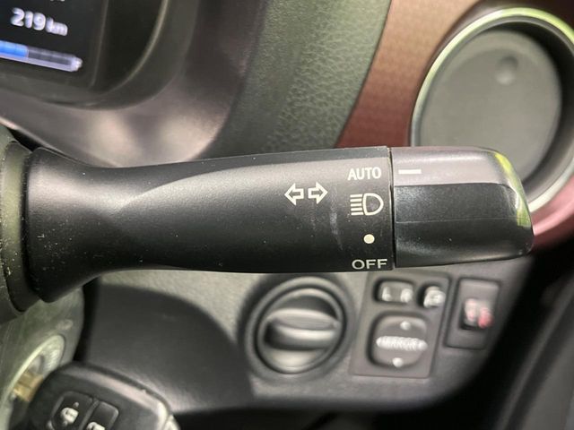 TOYOTA VITZ 2014 Image 31