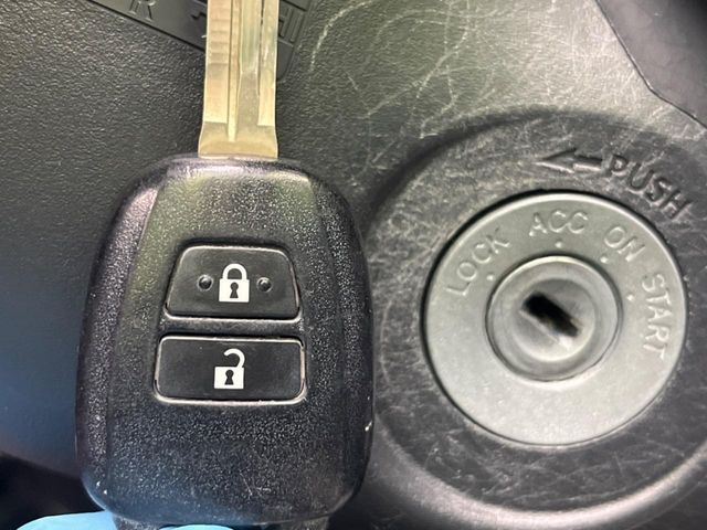 TOYOTA VITZ 2014 Image 31