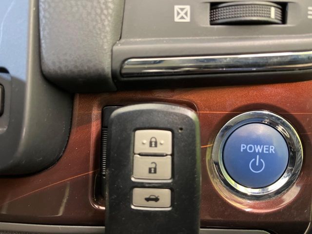 TOYOTA CROWN SEDAN HYBRID 2015 Image 31