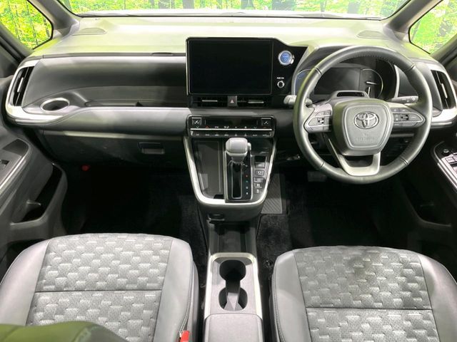 TOYOTA VOXY HYBRID 2023 Image 31