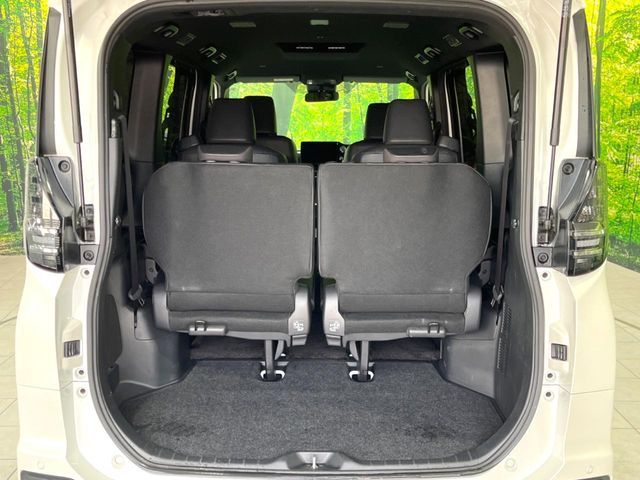 TOYOTA VOXY HYBRID 2023 Image 31