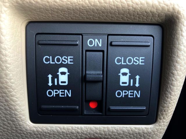 HONDA N BOX 2018 Image 31