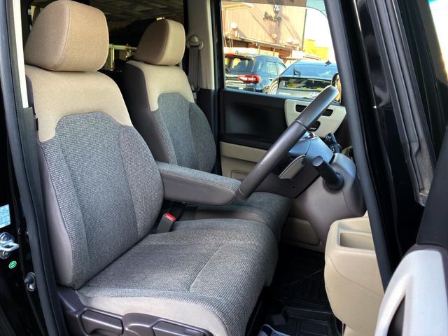 HONDA N BOX 2018 Image 31