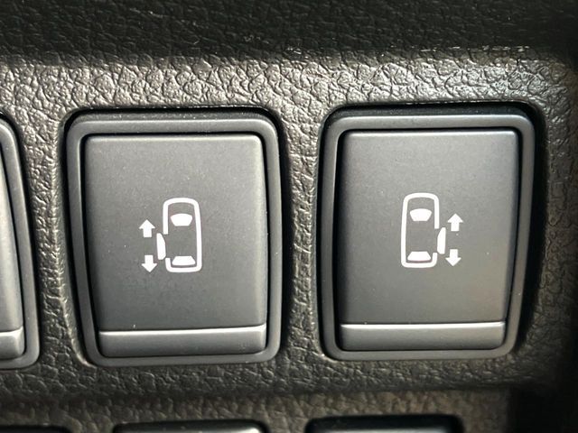 NISSAN ELGRAND 2012 Image 31