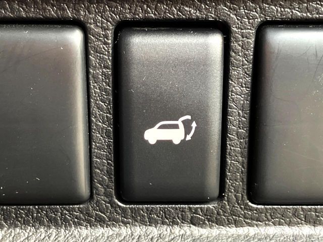 NISSAN ELGRAND 2012 Image 31