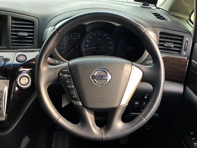 NISSAN ELGRAND 2012 Image 31