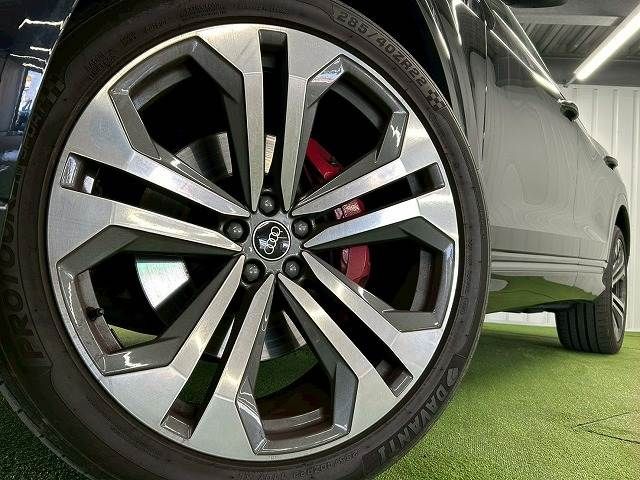 AUDI Q8 2021 Image 31