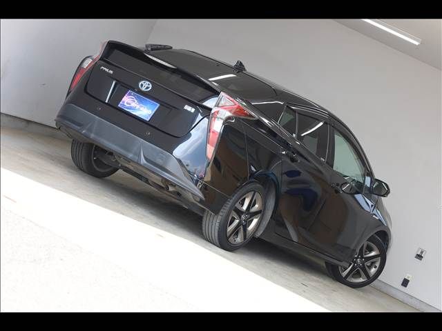 TOYOTA PRIUS 2017 Image 31