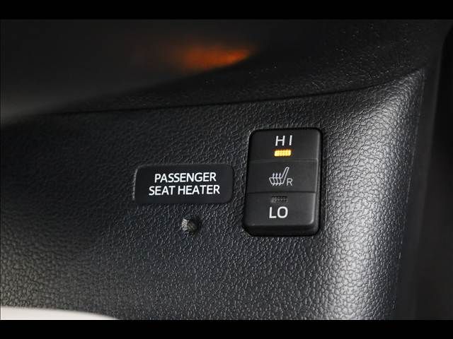 TOYOTA PRIUS 2017 Image 31