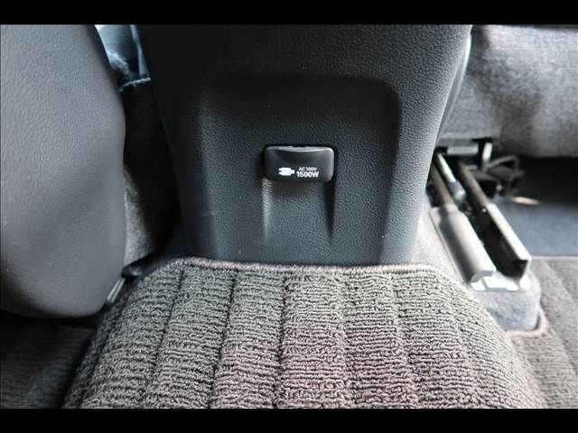 TOYOTA PRIUS 2019 Image 31