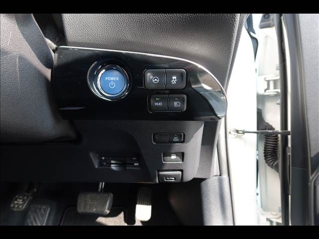 TOYOTA PRIUS 2019 Image 31