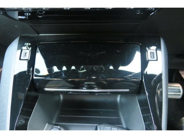 PEUGEOT E-208 2021 Image 31